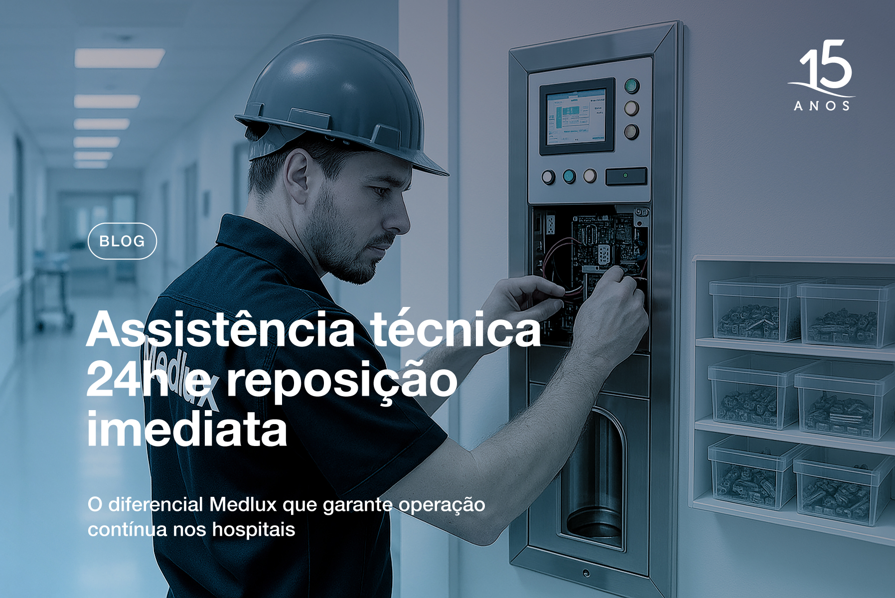 Técnico hospitalar da Medlux realizando manutenção em sistema com suporte técnico 24h, ilustrando eficiência na assistência hospitalar e reposição imediata de peças.